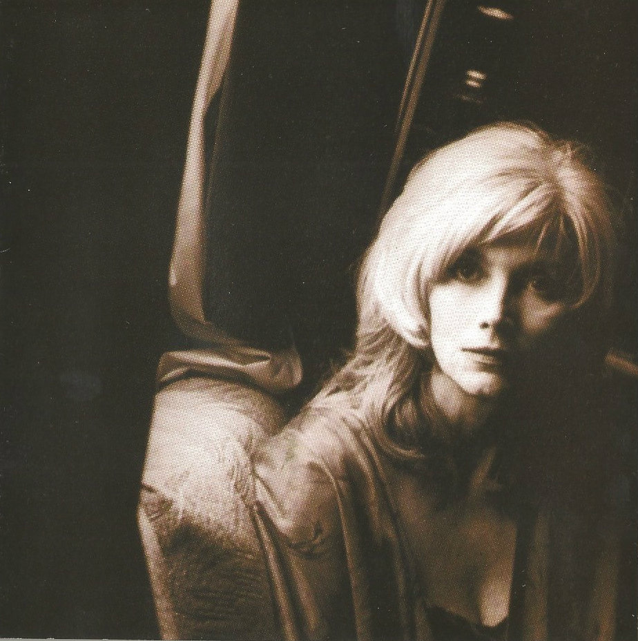 Emmylou_Harris_Red_Dirt_Girl_cropped